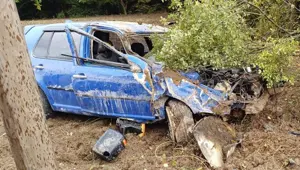 Kontrolden çıkan otomobil tarlaya uçtu