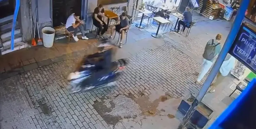 Taksim’de silahlı saldırı: Eski ortağı rakip mekanlaçalışmaya başladı, motosikletli saldırı düzenletti 1