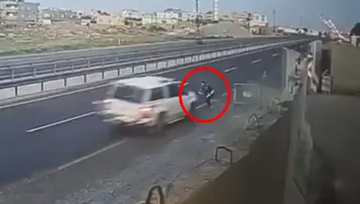 Film gibi kovalamaca: Yola kapan atan polise çarpıp yaraladı