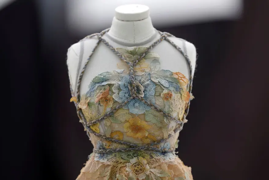 Dior'dan Dijital Moda Haftası için minyatür elbise tasarımları 4