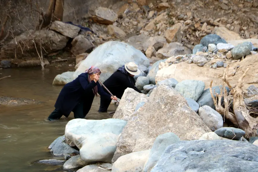 AİLE ARAMA ÇALIŞMALARINI SÜRDÜRÜYOR 4