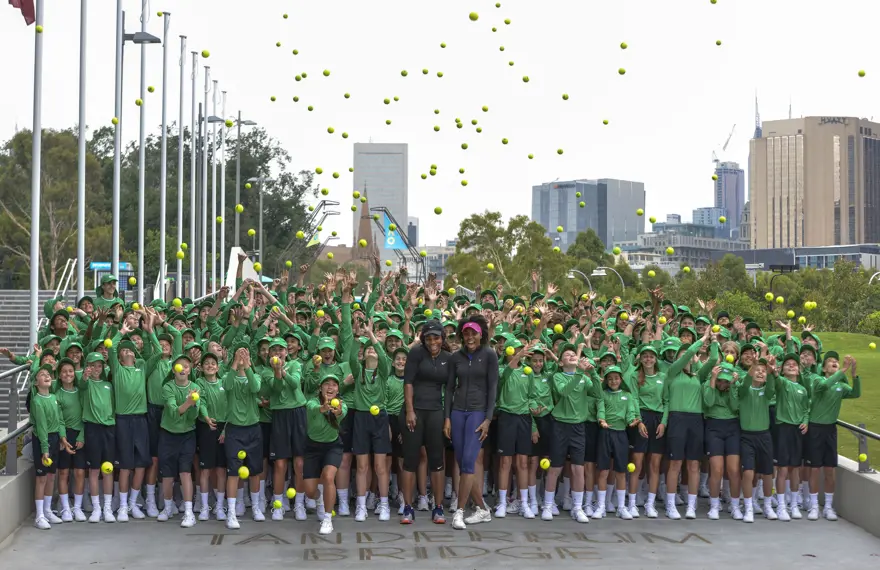 Kortların sessiz kahramanları, top toplayıcı çocuklar Kortların sessiz kahramanları, top toplayıcı çocuklar