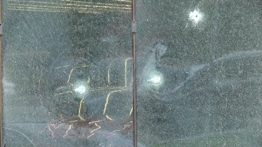 Oto galeriye uzun namlulu silahlarla saldırı 4