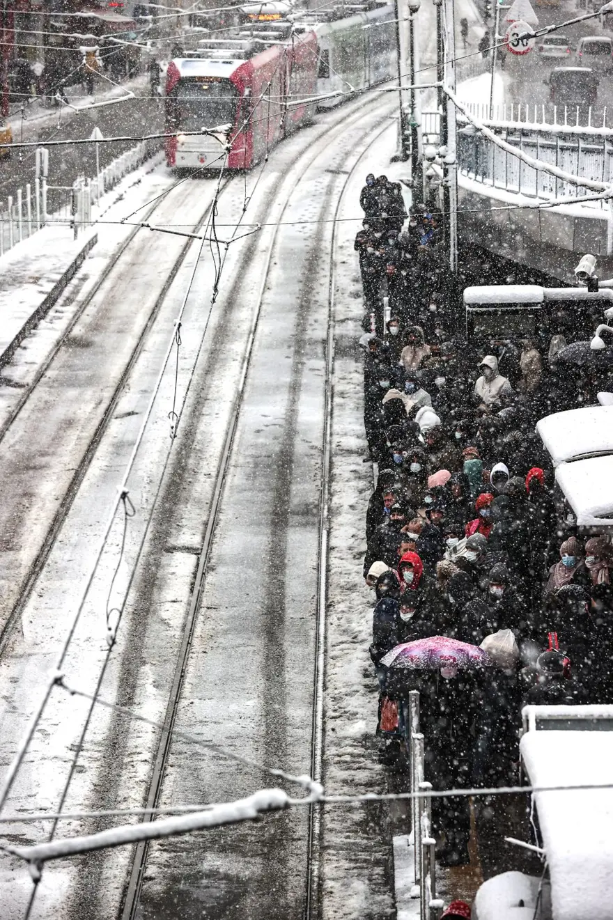 Kar yağışı İstanbul'u etkisi altına aldı 21 Kar yağışı İstanbul'u etkisi altına aldı 21