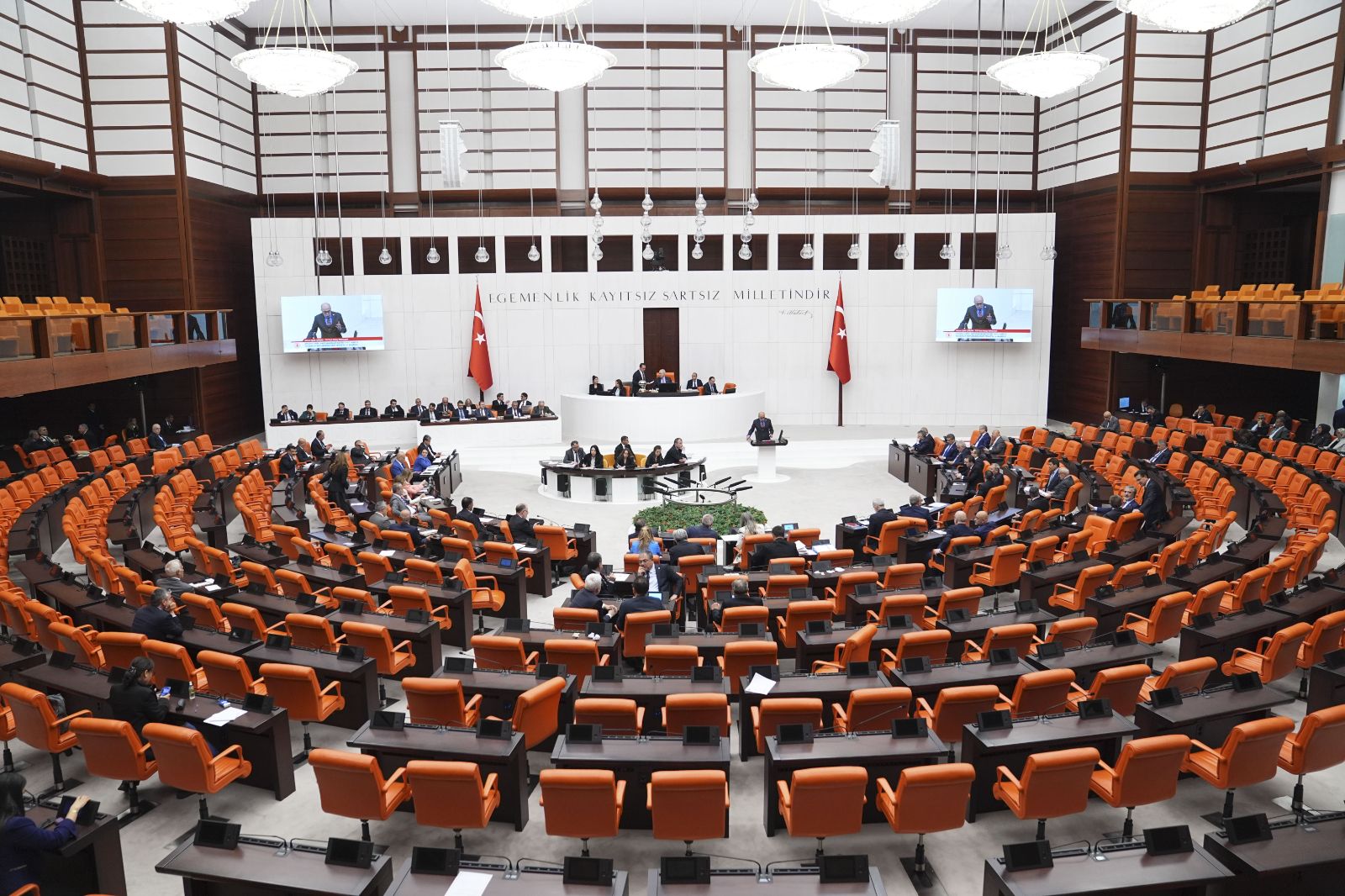 Bayram tatili sonrası yoğun mesai: Belediye düzenlemesi Meclis'e geliyor