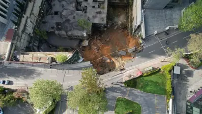 Sarıyer'de çöken yolda onarım çalışmaları sürüyor