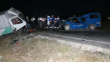 Kamyonetle jandarma aracı çarpıştı: 1 şehit, 3'ü asker 7 yaralı