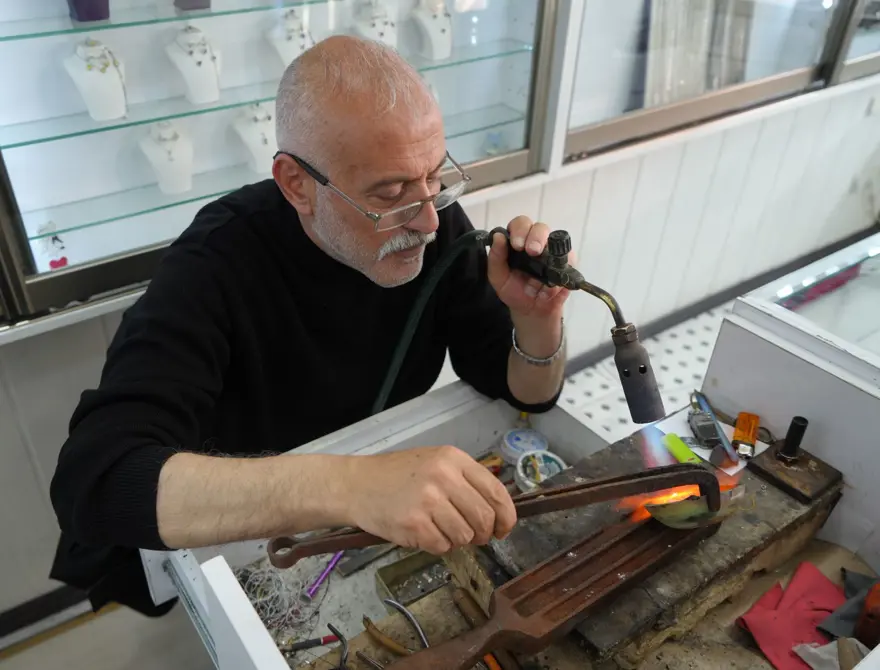 Bayburt'un tek ustası: Baba mesleğini çeyrek asırdır sürdürüyor 