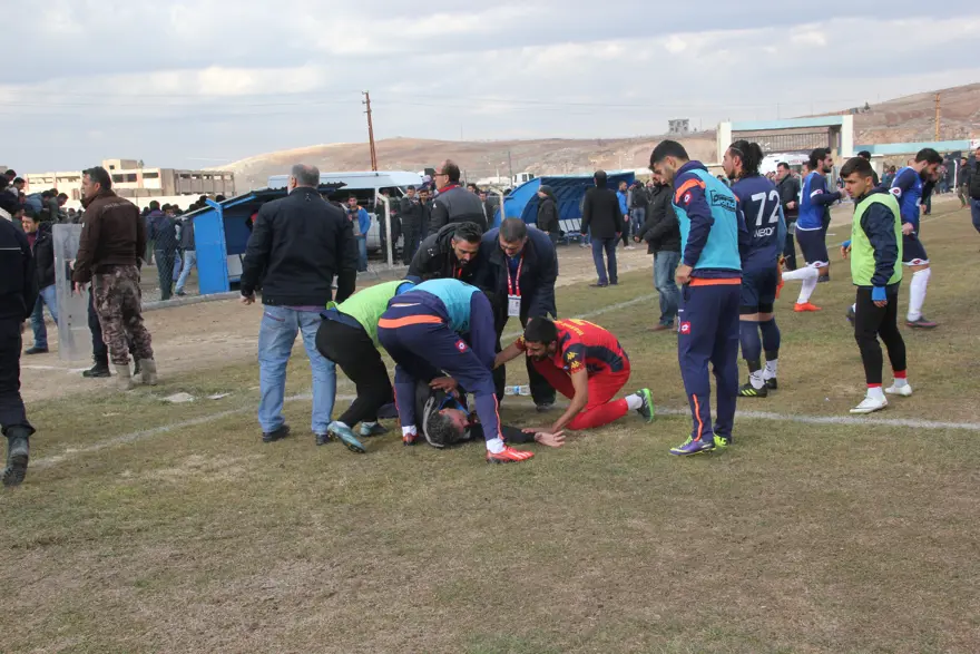 Maçta kavga çıktı: 2 kişi yaralandı 5 Maçta kavga çıktı: 2 kişi yaralandı 5