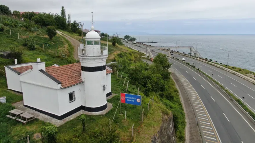 Gemilerin 135 yıllık rehberi 'Yoroz Feneri' artık turizme hizmet edecek 1 Gemilerin 135 yıllık rehberi 'Yoroz Feneri' artık turizme hizmet edecek 1