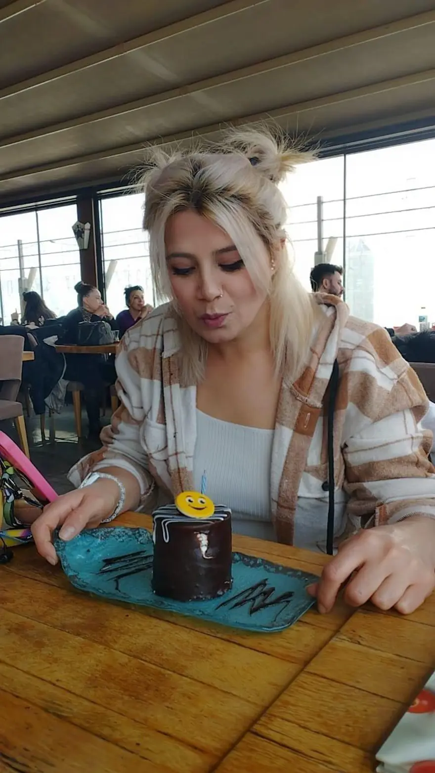 Ankara’da vahşet: Eşini öldürdü, kendisini engellemekisteyen oğlunu yaralayıp 4’üncü kattan atladı 4 Ankara’da vahşet: Eşini öldürdü, kendisini engellemekisteyen oğlunu yaralayıp 4’üncü kattan atladı 4