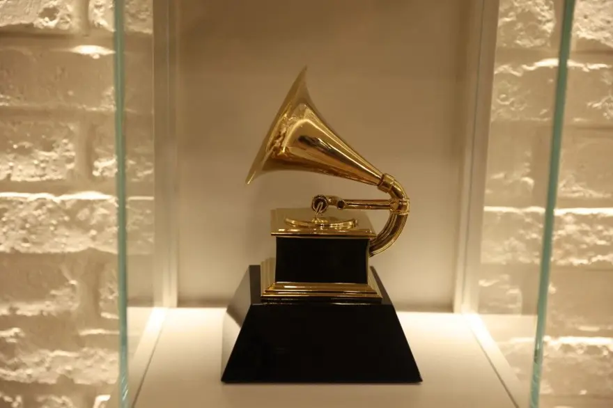 EN İYİ GELENEKSEL POP VOKAL ALBÜMÜ 9 EN İYİ GELENEKSEL POP VOKAL ALBÜMÜ 9