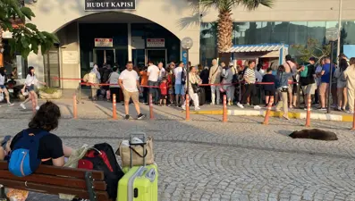 Tatilciler bayramda Midilli Adası'na akın etti