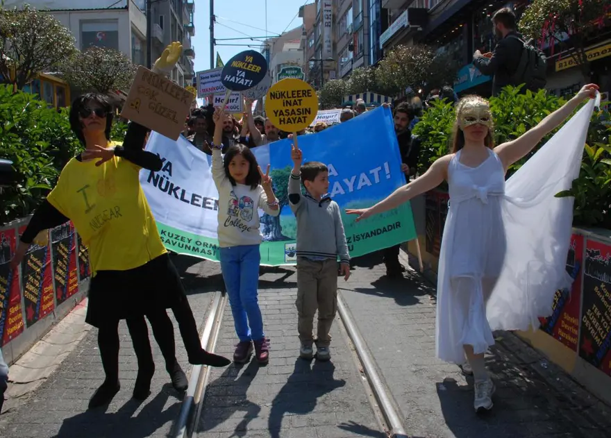 Kadıköy'de nükleer karşıtı eylem 4