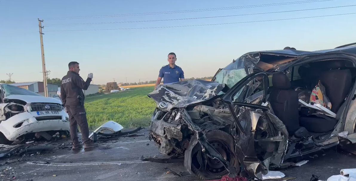 Konya'da otomobiller çarpıştı; 4 ölü, 2 bebek yaralı