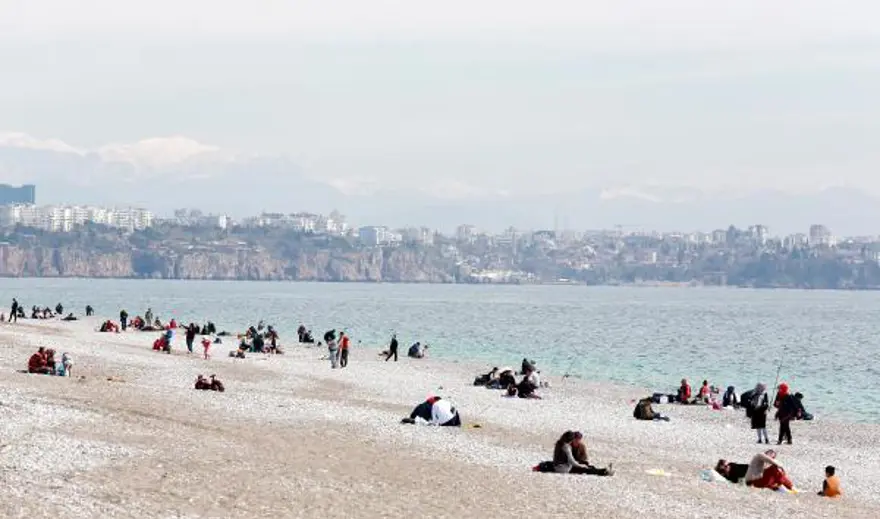 Çocuklar yüzdü, büyükler güneşlendi 4