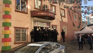 HDP Diyarbakır il eş başkanları gözaltına alındı
