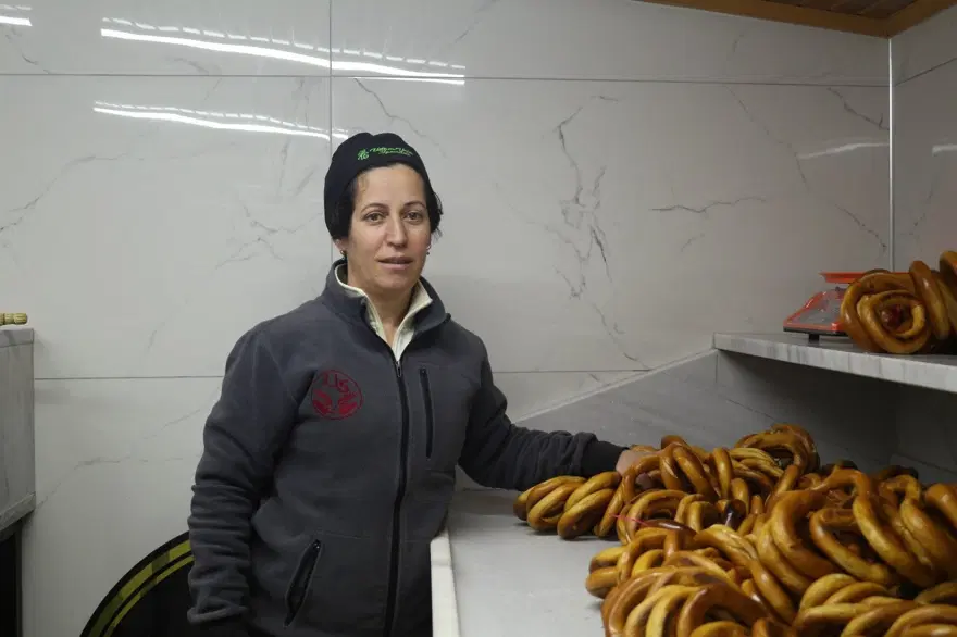 Yaptığı işle kadınlara ilhan oluyor: Simitten ekmeğe fırında her şeyi yapıyor 2