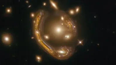NASA, Dünya’dan 9 milyar ışık yılı uzaklıkta bir Einstein halkası görüntüledi
