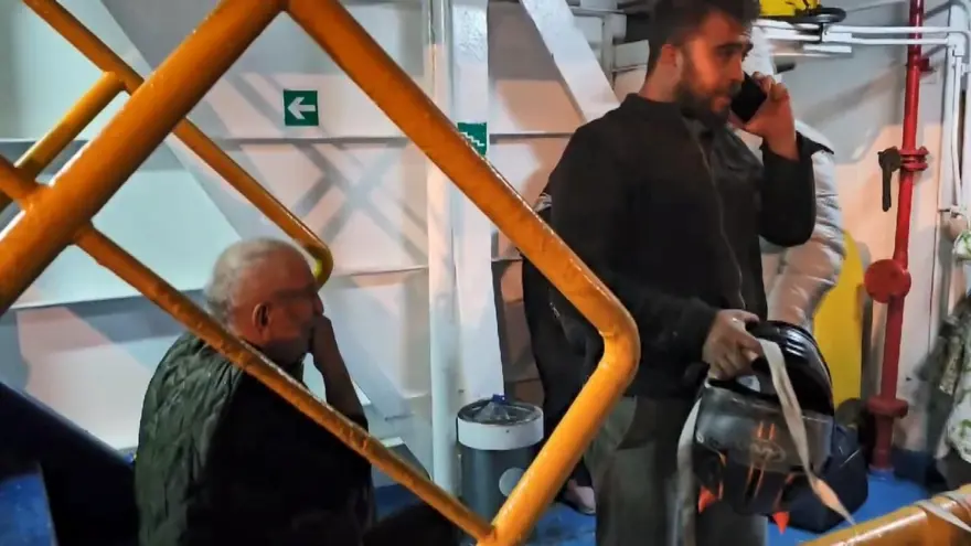 MarmaraDenizi’nde korku dolu anlar: Makine arızası yapan feribot Avşa’ya yanaştı 2