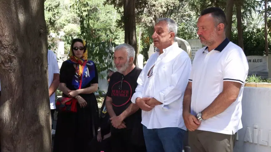 Kemal Sunal'ın kabri başında anma töreni: Her sene daha yorucu oluyor 1
