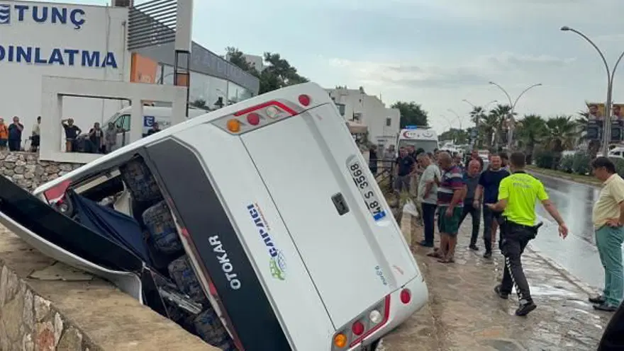 Bodrum'da midibüs dere yatağına uçtu: 23 işçi yaralı 3