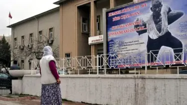 Devlet şehitleri Kürtçe andı