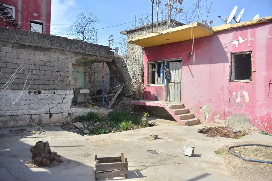 Mersin'deki 'gizemli ev'e talip çıkmadı 3 Mersin'deki 'gizemli ev'e talip çıkmadı 3