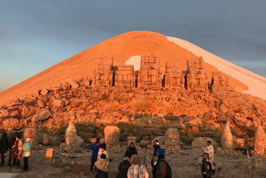 Bir gün doğumu hikayesi: Nemrut 