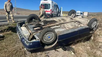 Ardahan'da kontrolden çıkan otomobil devrildi: Dört yaralı