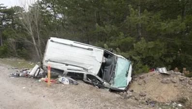 Kontrolden çıkan otomobil takla attı: 3 yaralı