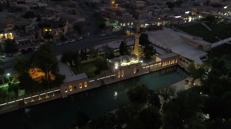 Şanlıurfa'da özel ışıklandırma yapılan tarihi alanlarda kartpostallık görüntüler 15