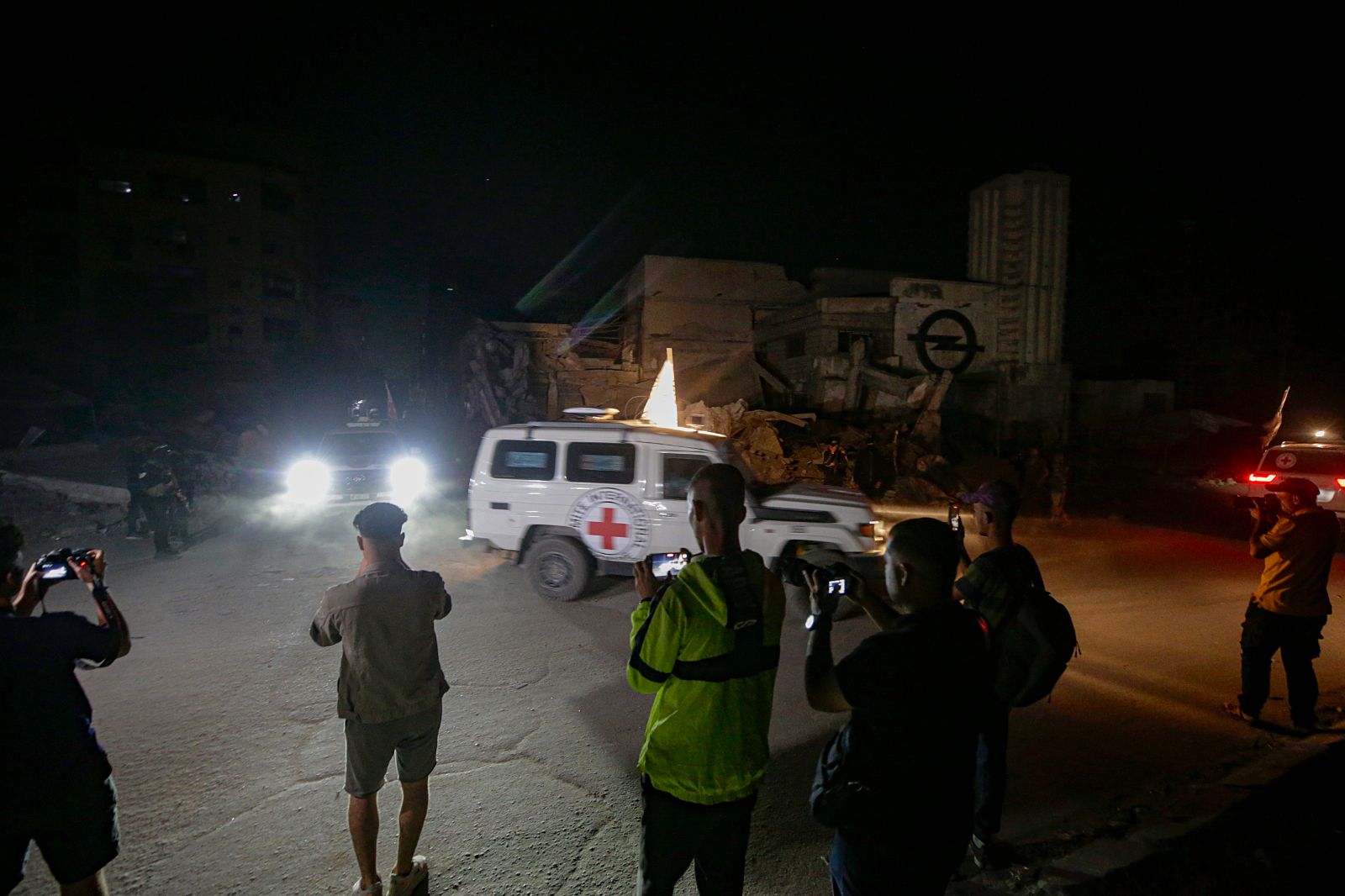 Hamas, 2 İsrailli rehinenin daha cesedini teslim etti