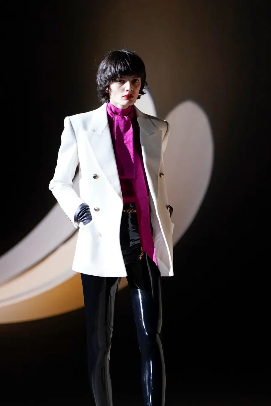 Ünlüler Paris Moda Haftası Saint Laurent defilesinde ön sıralarda 18