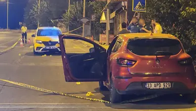 Otomobillerden inip birbirlerine kurşun yağdırdılar: 2 ölü, 5 yaralı