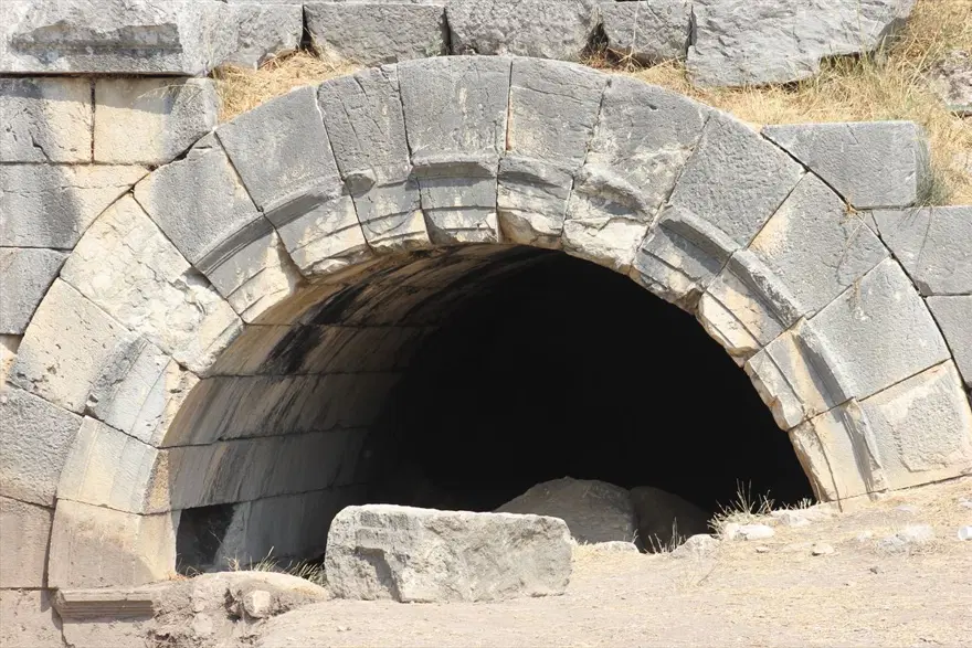 Çukurova'nın Efes'i Kastabala Antik Kenti adım adım gün yüzüne çıkıyor 12 Çukurova'nın Efes'i Kastabala Antik Kenti adım adım gün yüzüne çıkıyor 12