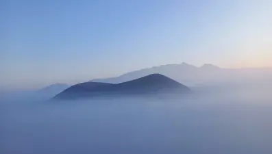 Sis altındaki Meke Gölü’nden eşsiz gündoğumu manzarası