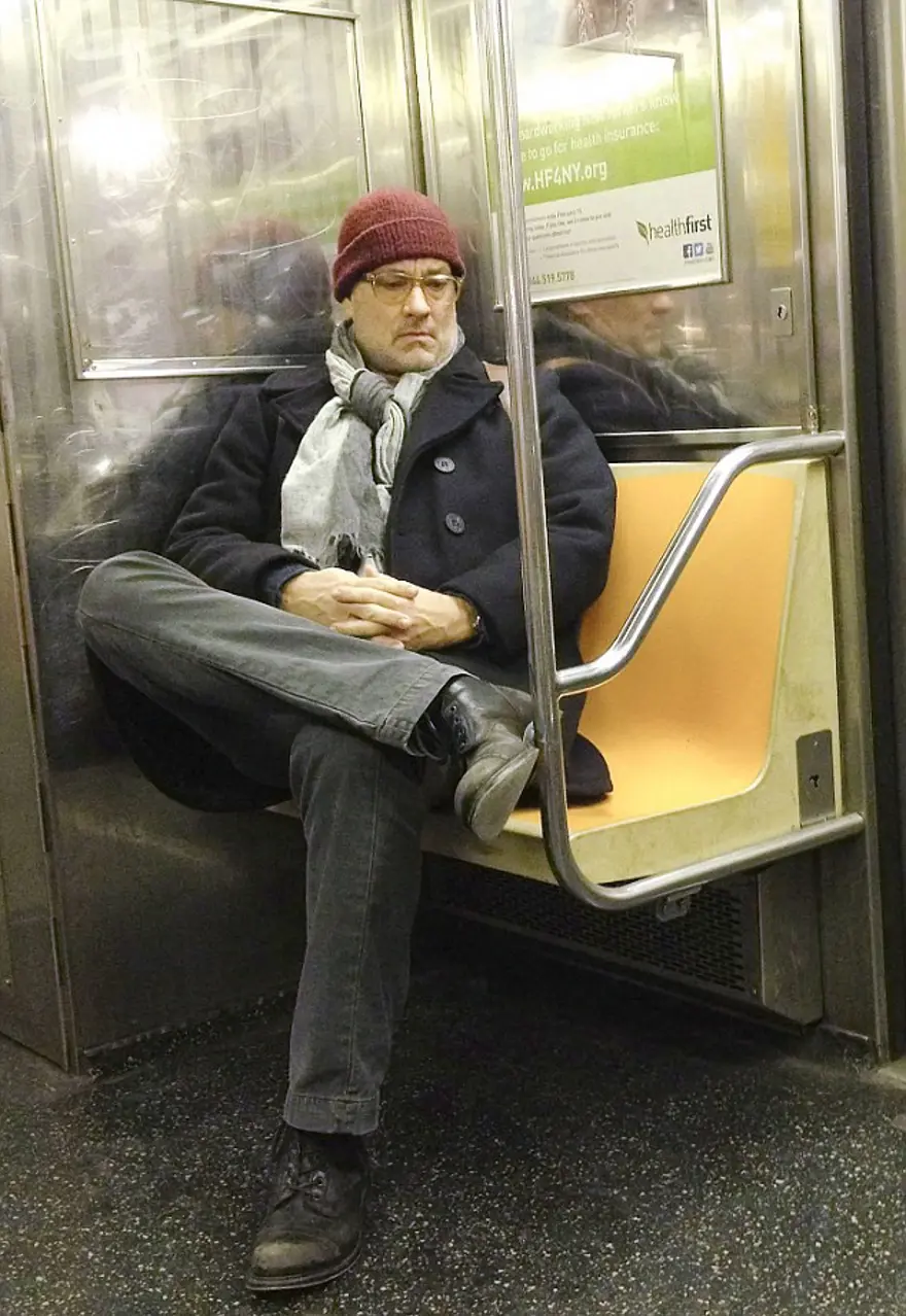 Oyuncu Merve Boluğur otobüste (Toplu taşıma kullanan ünlüler) 37