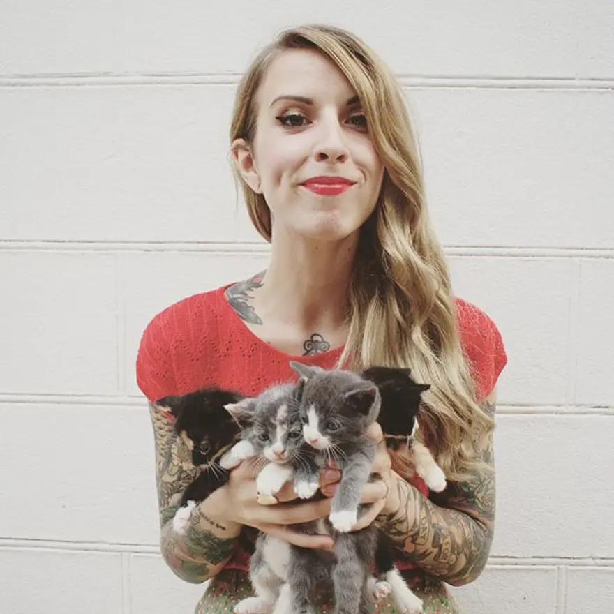 Hayatını kedileri kurtarmaya adadı 256