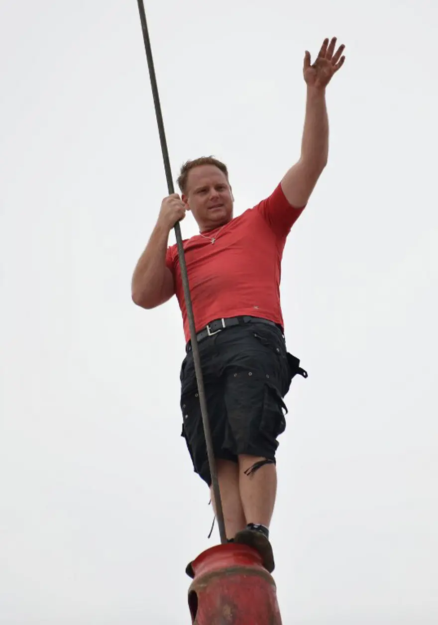 Güvenlik halatı olmadan yürüdü 15 Güvenlik halatı olmadan yürüdü 15