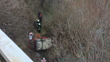 Çorum'da otomobil dere yatağına devrildi: 2 ölü
