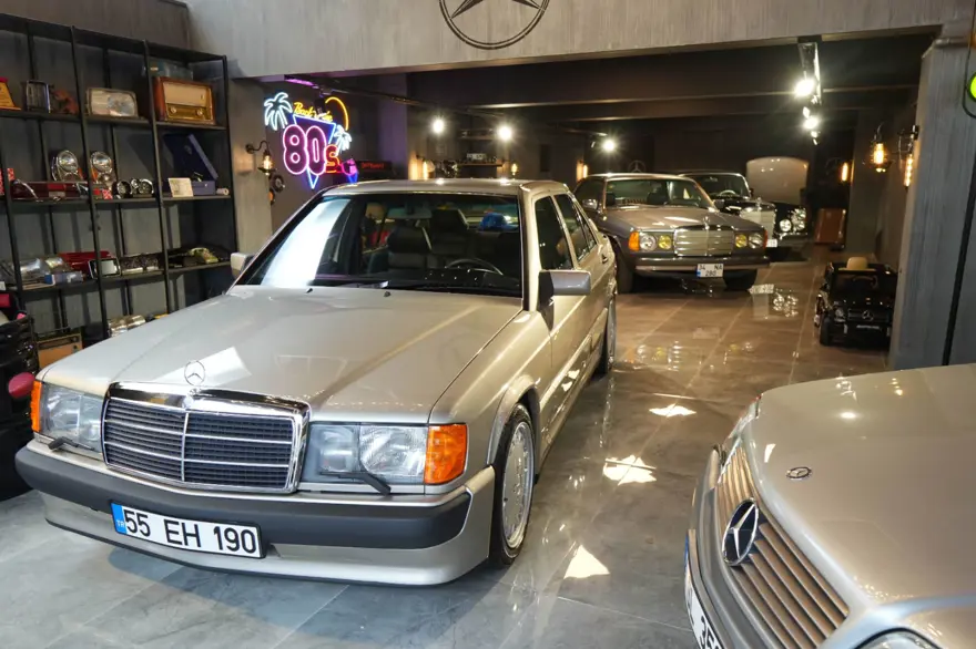 Çocukluk yıllarında başlayan otomobil tutkusunu koleksiyona dönüştürdü: Ünlüler bu araçların peşinde 4