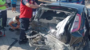 Edremit'te 3 araç trafik kazası yaptı: 4 yaralı