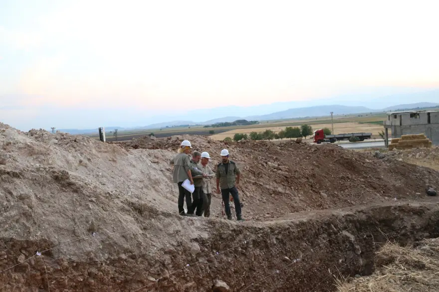 Hendeklerkazıldı, fay hattı 7 bilim insanı tarafından inceliyor: “Komşu illerde tehlikeseviyesi yükseldi” 10 Hendeklerkazıldı, fay hattı 7 bilim insanı tarafından inceliyor: “Komşu illerde tehlikeseviyesi yükseldi” 10