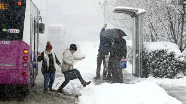 İstanbul'da kar kalınlığı 130 santimetreye ulaştı