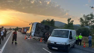 Denizli'de kum yüklü kamyon otobüse çarptı: 7 kişi öldü, 42 kişi yaralandı Denizli'de kum yüklü kamyon otobüse çarptı: 7 kişi öldü, 42 kişi yaralandı