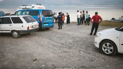 Elazığ’da baraj gölüne giren çocuk boğuldu