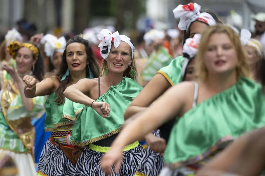 İngiltere'de düzenlenen Notting Hill Karnavalı'ndan renkli görüntüler 19 İngiltere'de düzenlenen Notting Hill Karnavalı'ndan renkli görüntüler 19