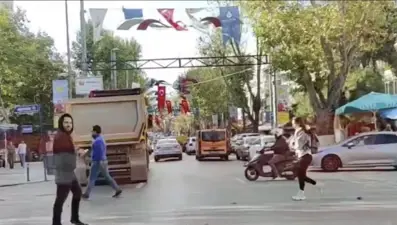 Hafriyatkamyonundan Bağdat Caddesi’nde tehlikeli hareketler