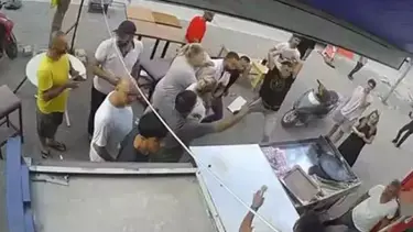 15 kişilik grup dehşet saçtı! Taş ve sopalarla dükkan bastılar, tehdit mesajları ortaya çıktı